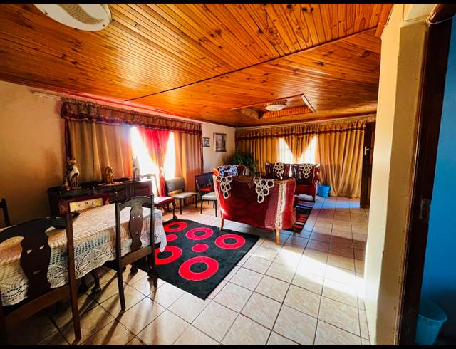 4 BEDROOM HOUSE FOR SALE IN KWAZAKHELE